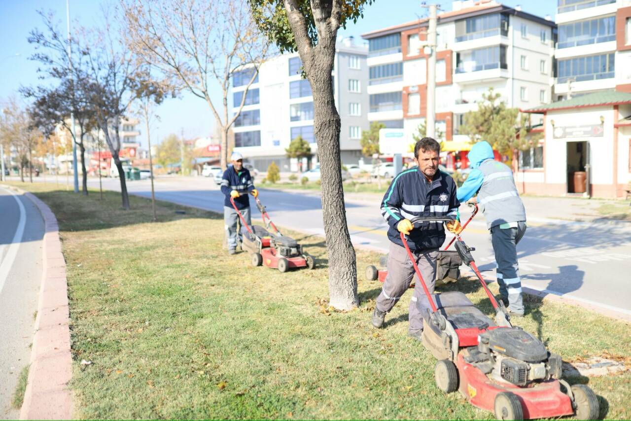 Aksaray Belediyesi, şehir genelinde yürüttüğü çevre düzenleme ve peyzaj çalışmalarıyla