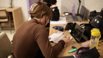 Aksaray Belediyesi, ücretsiz eğitim programları, teknoloji atölyeleri ve sosyal etkinlikleriyle