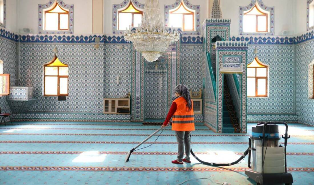 Aksaray Belediyesi, kent genelinde ibadethanelerin temizliği ve düzenine yönelik başlattığı