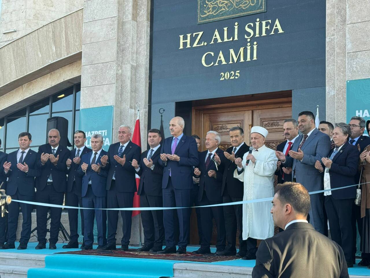 Aksaray Belediyesi’nin şehre kazandırdığı Hz. Ali Şifa Camii, düzenlenen geniş