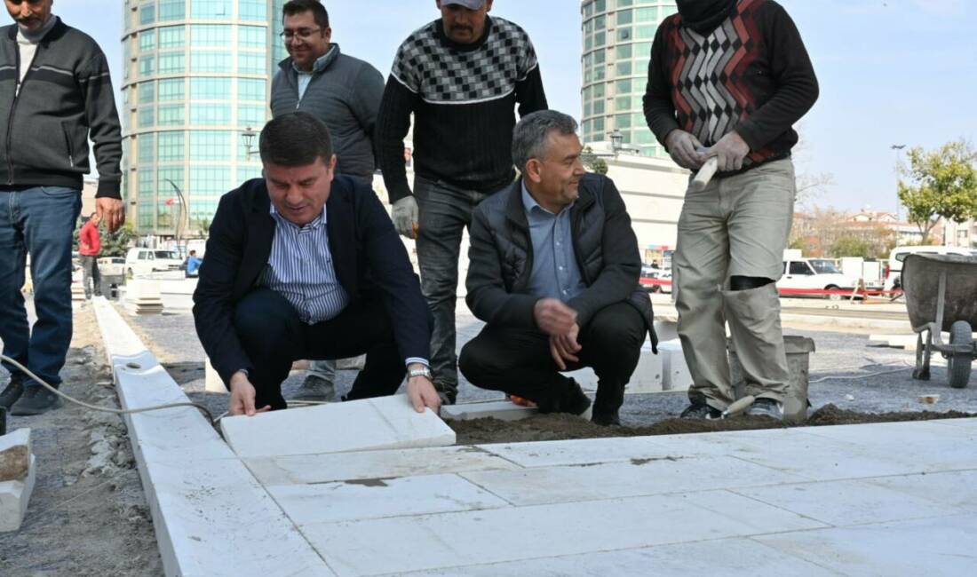 Aksaray Belediye Başkanı Evren Dinçer, Selçuklu Külliyesi çevre düzenlemesini inceledi;