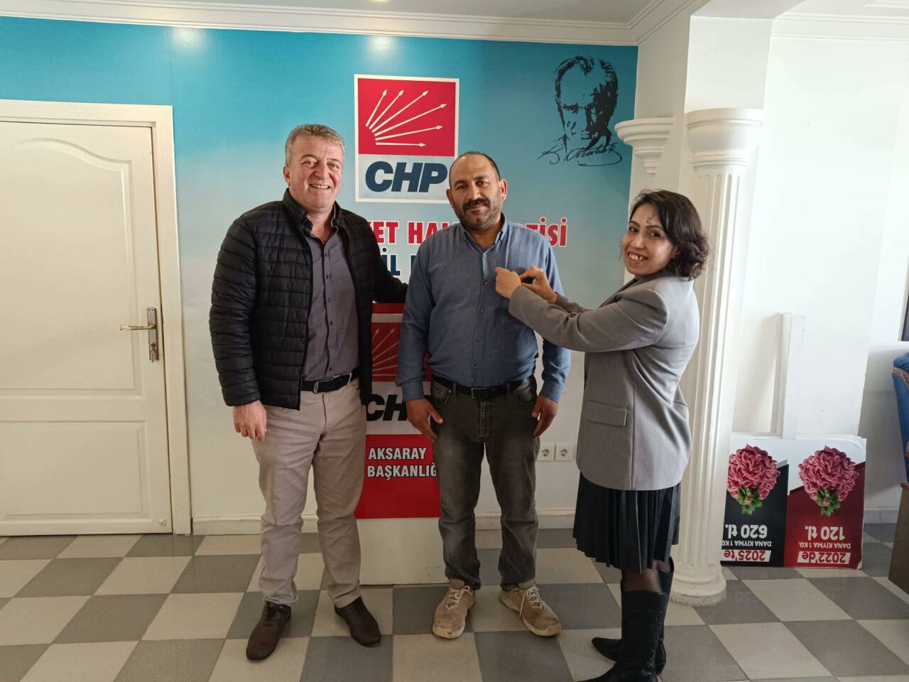 Cumhuriyet Halk Partisi yetkilileri, üye katılımlarını kabul etmeye devam ediyor.