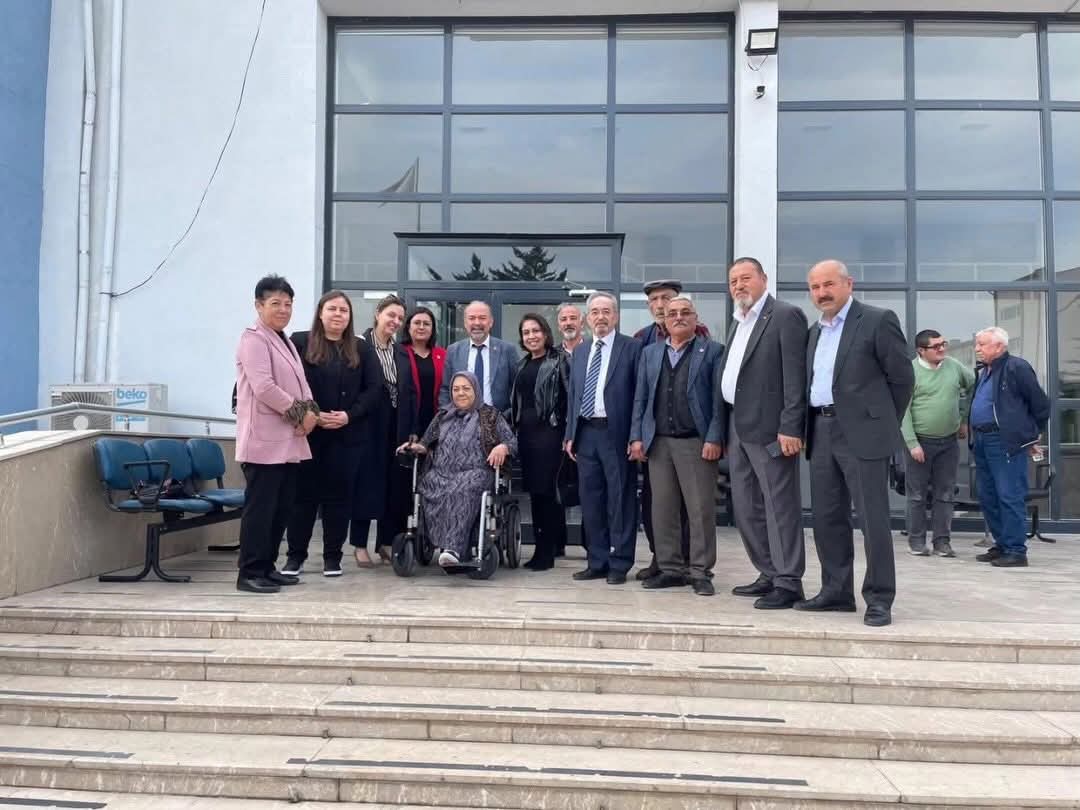 CHP Aksaray, 24 Kasım Öğretmenler Günü dolayısıyla hem emekli hem