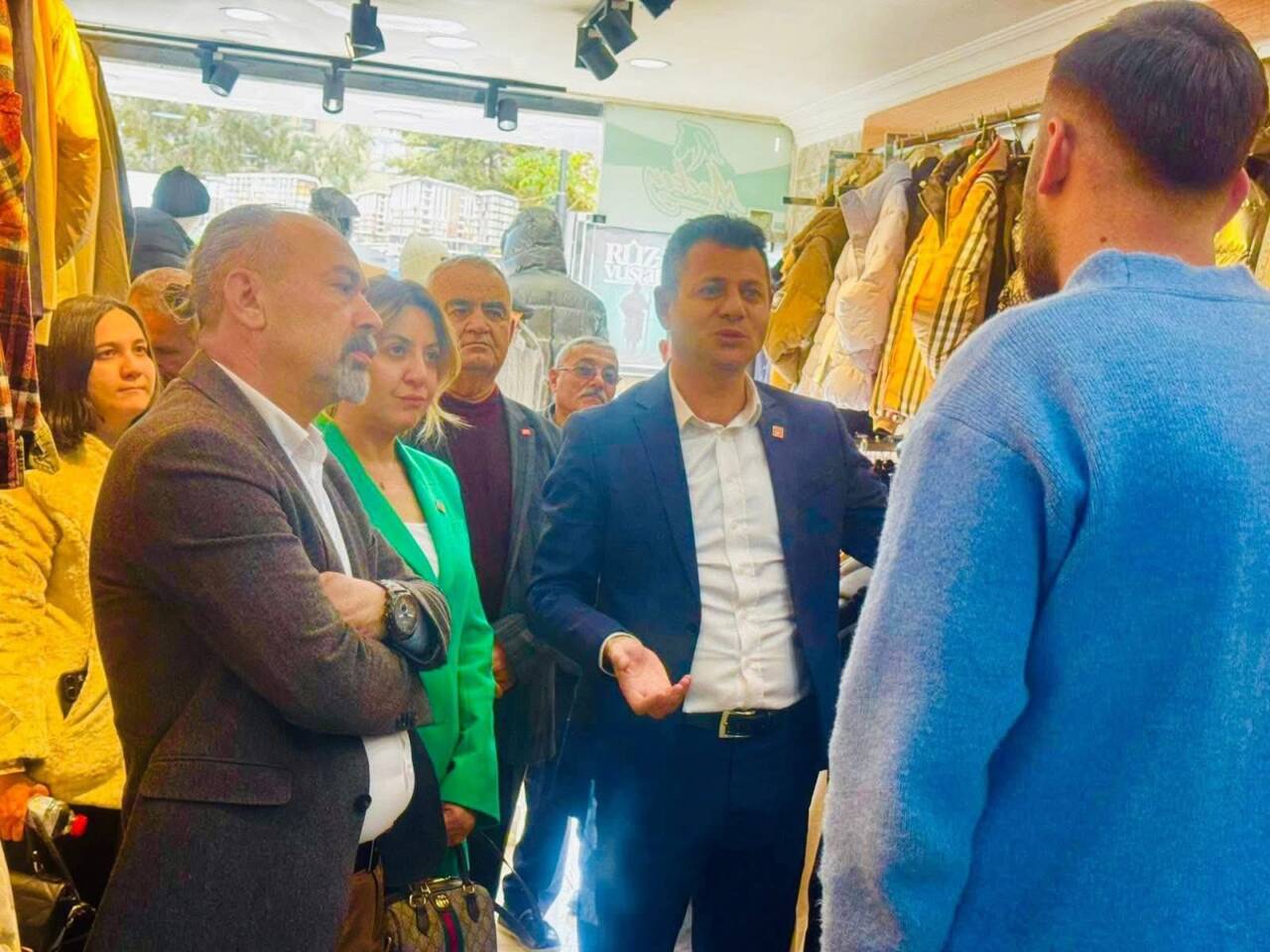 CHP Aksaray örgütü, kent merkezinde gerçekleştirdiği esnaf ziyaretlerinde farklı sektörlerin