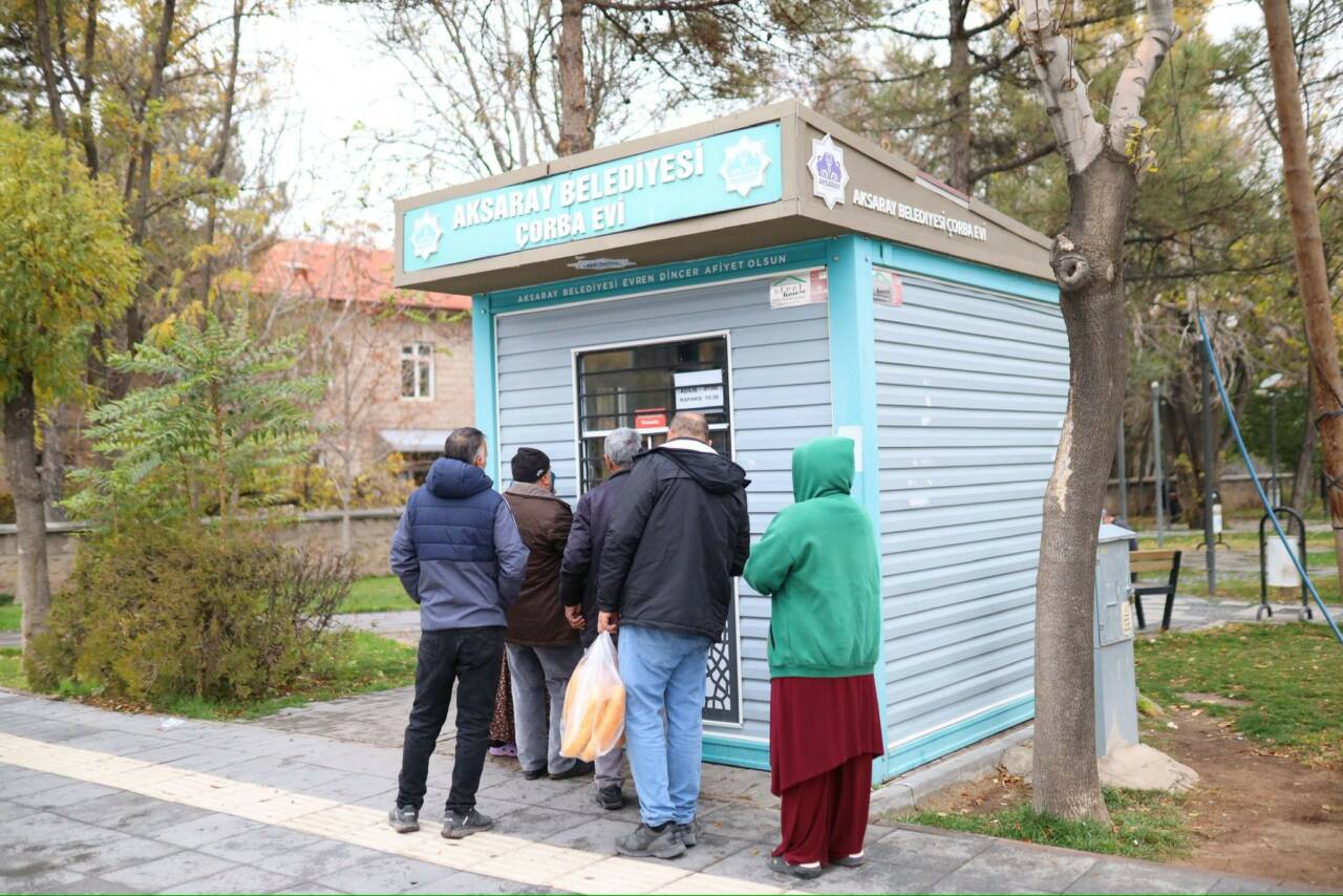 Aksaray Belediyesi, soğuk sabahların sıcak bir gelenekle karşılanması için kent