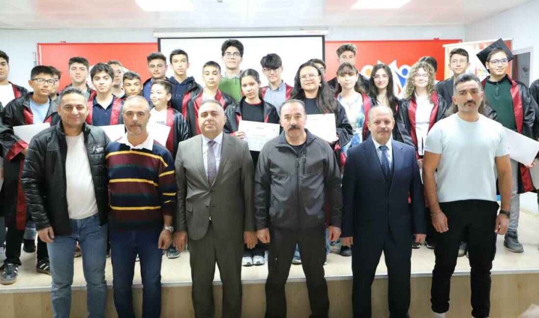 Aksaray’da geleceğin teknoloji liderlerini yetiştiren Deneyap Atölyeleri Mezuniyet Töreni, coşkulu