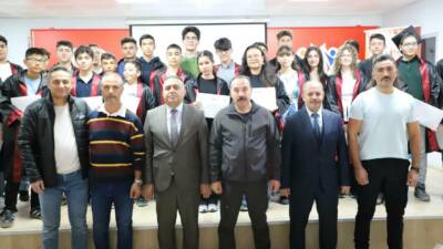Aksaray’da geleceğin teknoloji liderlerini yetiştiren Deneyap Atölyeleri Mezuniyet Töreni, coşkulu