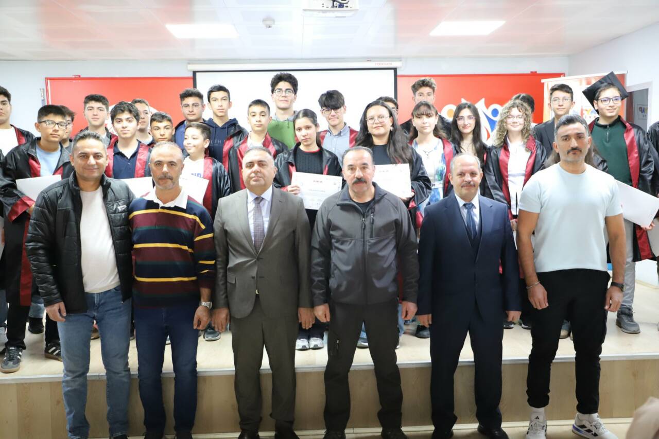 Aksaray’da geleceğin teknoloji liderlerini yetiştiren Deneyap Atölyeleri Mezuniyet Töreni, coşkulu