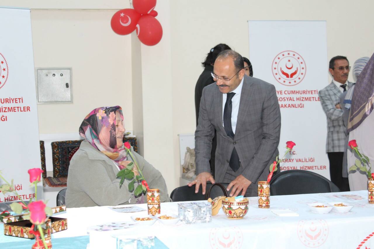 Şehit ve gazi yakınlarının moralini güçlendirmeyi amaçlayan “Sanatla Yaşam Programı”