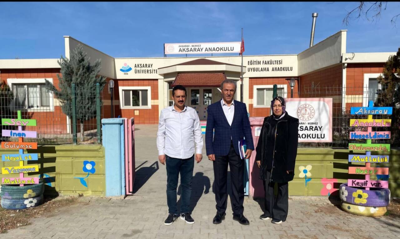 Eğitim-Bir-Sen Aksaray Şube Başkanı Murat Görmez, sendika temsilcileriyle birlikte Şehit