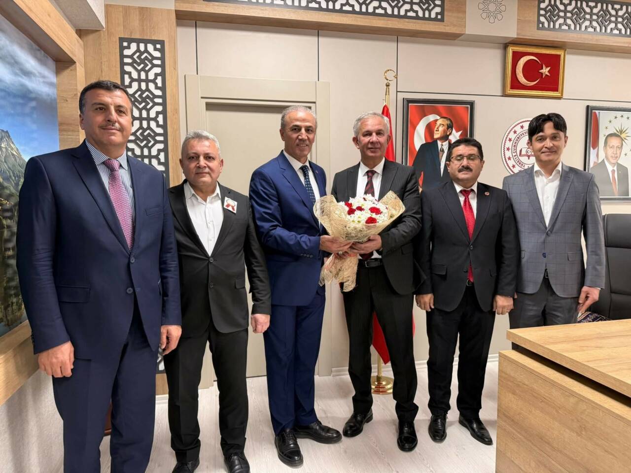 Aksaray’da 24 Kasım Öğretmenler Günü dolayısıyla anlamlı bir buluşma gerçekleşti.