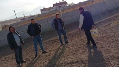 Demirci Belediyesi, Kalealtı Mahallesi’nde altyapısı tamamlanan Karanfil Sokak’ta kilitli taş