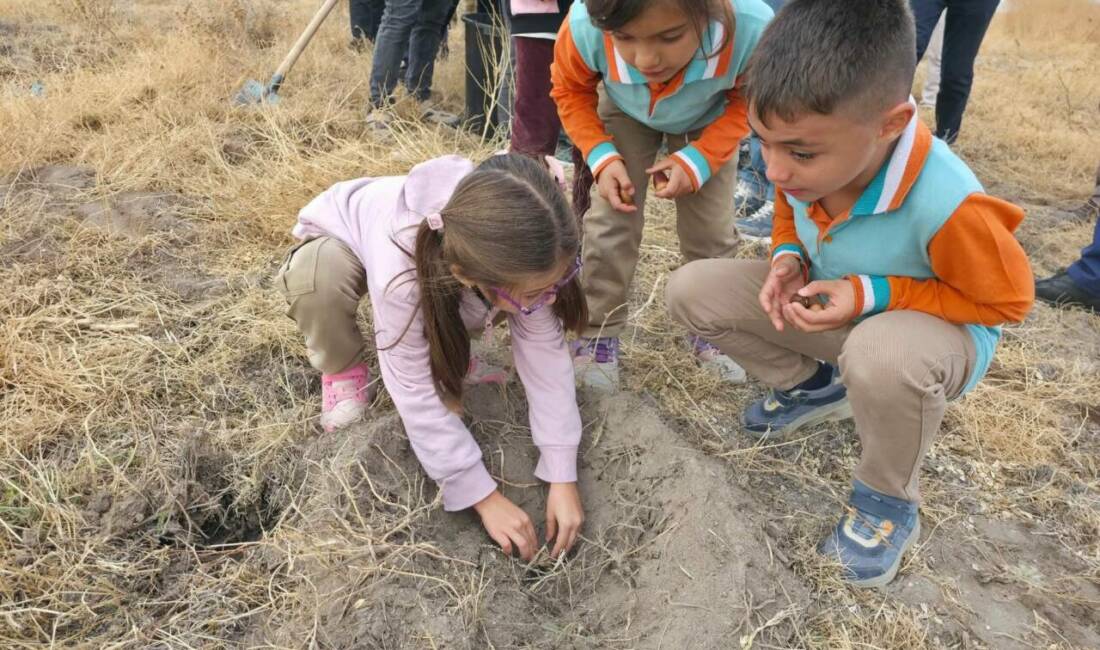 Eskil İlçe Milli Eğitim Müdürlüğü öncülüğünde yürütülen “Bir Çocuk Bir