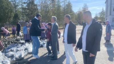 Eskil İmam Hatip Ortaokulu’nun “Bir Çocuk Bir Meşe” programında öğrencilerle