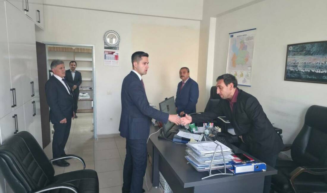 Eskil Kaymakamı Taha Soydaş, İlçe Milli Eğitim Müdürlüğü personeline taziye