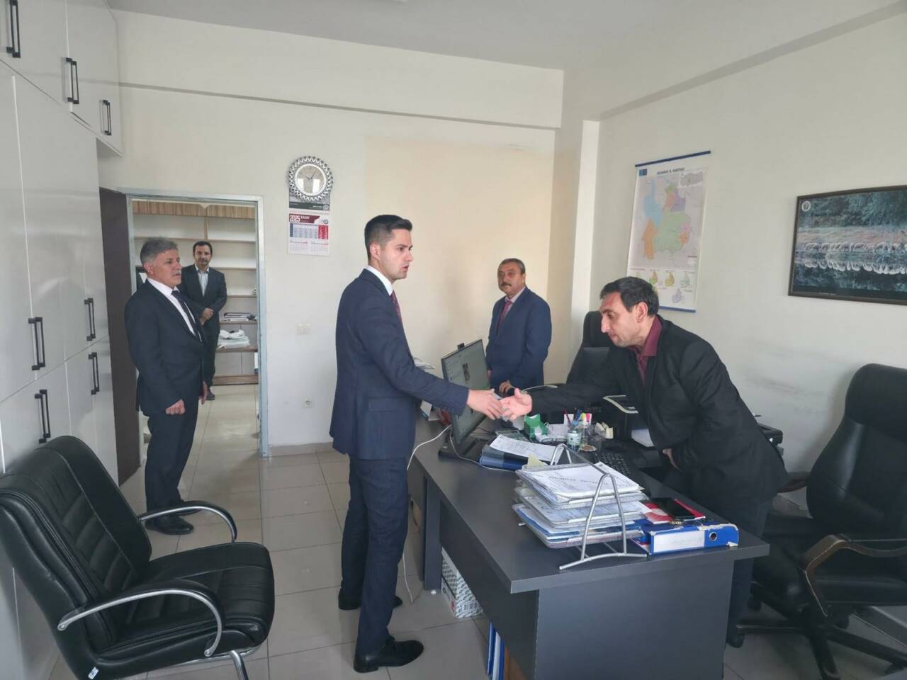 Eskil Kaymakamı Taha Soydaş, İlçe Milli Eğitim Müdürlüğü personeline taziye