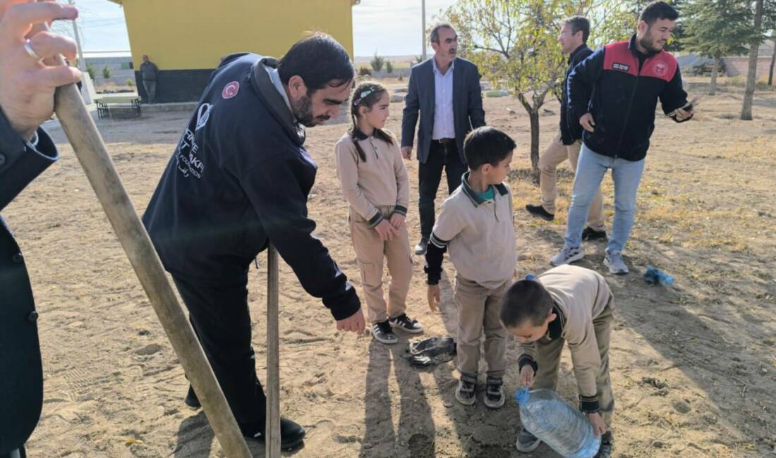 Eskil genelinde başlatılan fidan dikme seferberliği, kamu kurumları, eğitim camiası