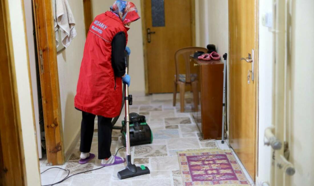 Aksaray Belediyesi, yaşlı ve bakıma muhtaç vatandaşların evlerini temiz, güvenli