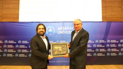 Aksaray Üniversitesi (ASÜ)  tarafından düzenlenen konferansta konuşma yapan Prof. Dr.