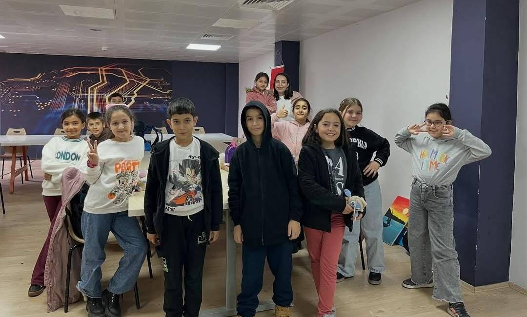 Aksaray Gençlik Merkezi, gençlerin bir araya gelerek hem eğlenip hem
