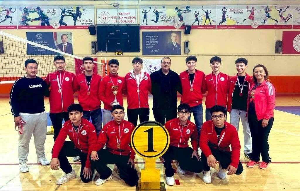 Aksaray’da düzenlenen Okul Sporları Genç Erkekler voleybol müsabakalarında Aksaray Spor