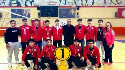 Aksaray’da düzenlenen Okul Sporları Genç Erkekler voleybol müsabakalarında Aksaray Spor