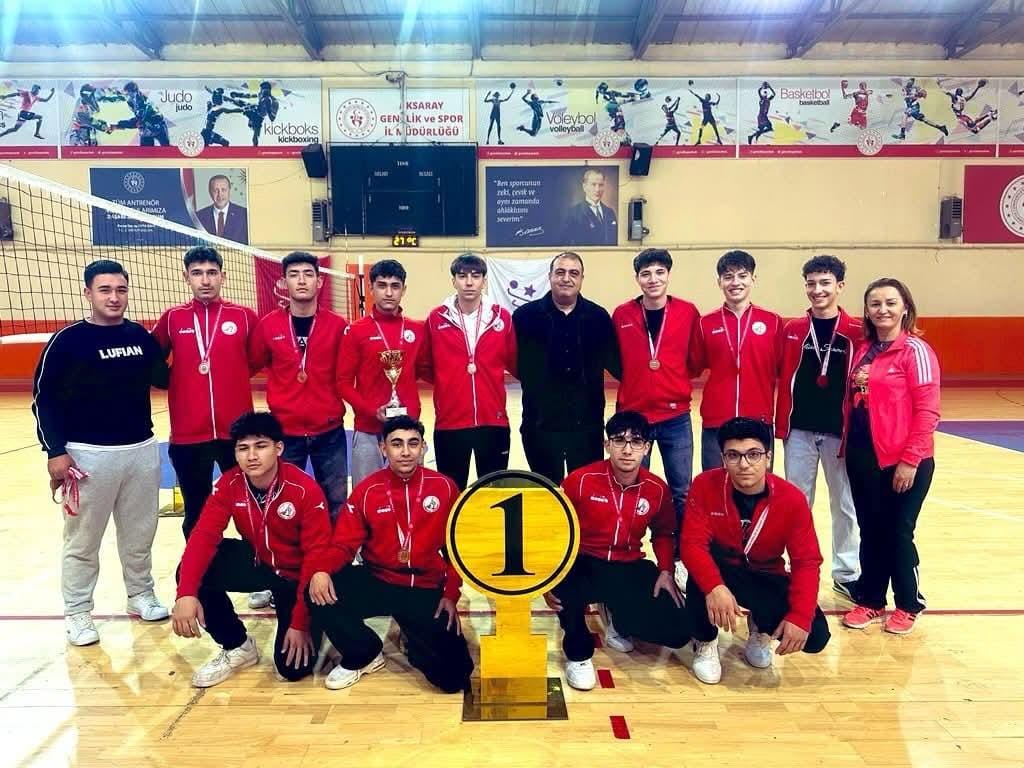 Aksaray’da düzenlenen Okul Sporları Genç Erkekler voleybol müsabakalarında Aksaray Spor