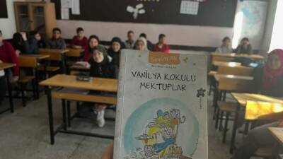 Gülağaç Gençlik Merkezi, Bekarlar-Hürriyet Ortaokulu’nu ziyaret ederek öğrencilerle kitap okuma