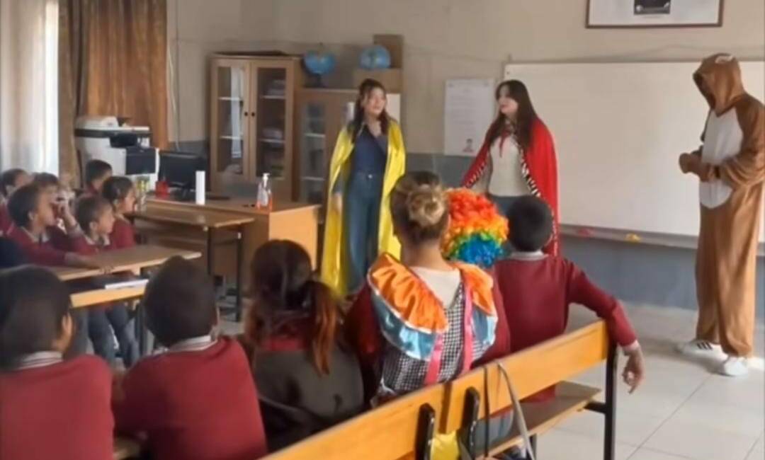 Aksaray Üniversitesi Gülen Yüzler öğrenci topluluğu, şehir genelindeki okullarda gerçekleştirdiği