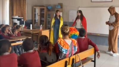 Aksaray Üniversitesi Gülen Yüzler öğrenci topluluğu, şehir genelindeki okullarda gerçekleştirdiği