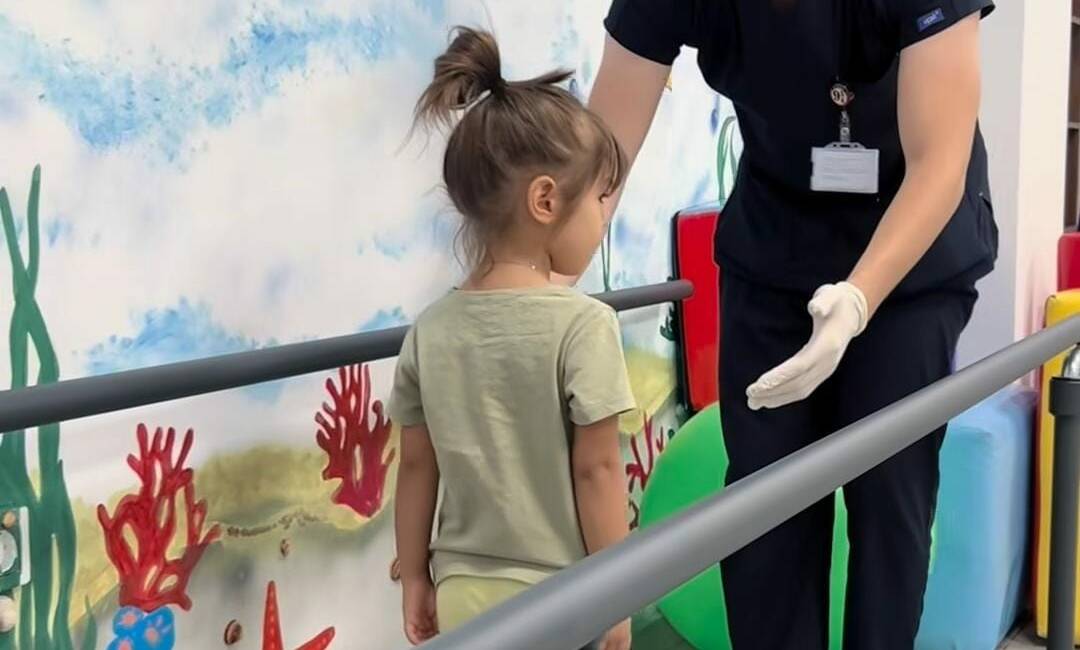 Aksaray Eğitim ve Araştırma Hastanesi bünyesinde 2022’de kurulan Pediatrik Rehabilitasyon