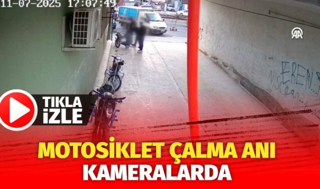 Nevşehir'de meydana gelen olayda park halindeki motosiklet çalındı.  Çalınma anı