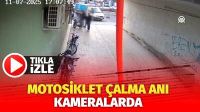 Nevşehir'de meydana gelen olayda park halindeki motosiklet çalındı.  Çalınma anı