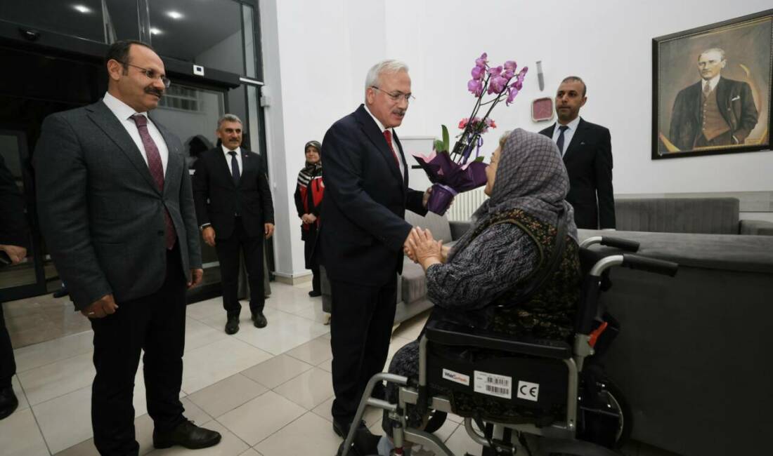 24 Kasım öğretmenler günü nedeni ile Aksaray Valisi Kumbuzoğlu, huzurevindeki