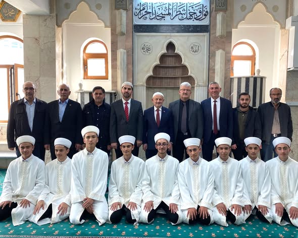 Geylani Erkek Kur’an Kursu’nda hıfzını tamamlayan 9 öğrenci için düzenlenen