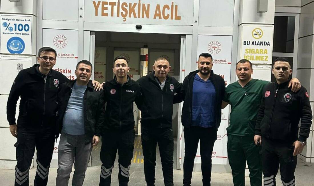 Aksaray Eğitim Araştırma Hastanesi’nde görev yapan sendika üyeleri, Öz Sağlık-İş