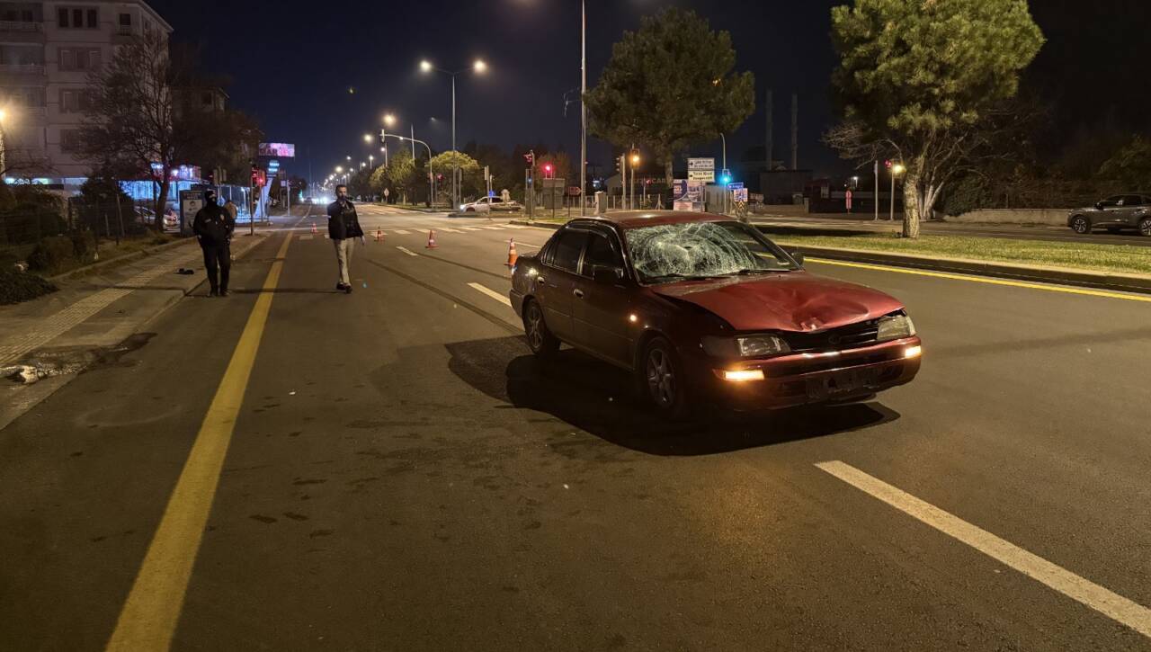 Ankara'nın Çubuk ilçesinde meydana gelen olayda otomobil yayaya çarptı. Kazada