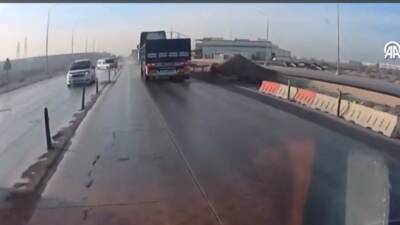 Konya'da meydana gelen kazada hafif ticari araç ile tır çarpıştı.