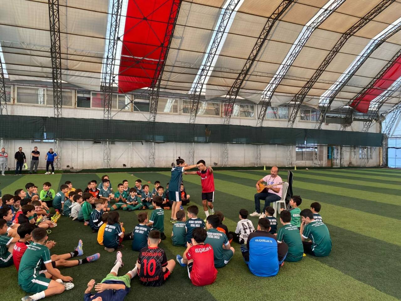 Kılıçarslan Spor Kulübü, “Futbol Asla Sadece Futbol Değildir” anlayışıyla çocuk