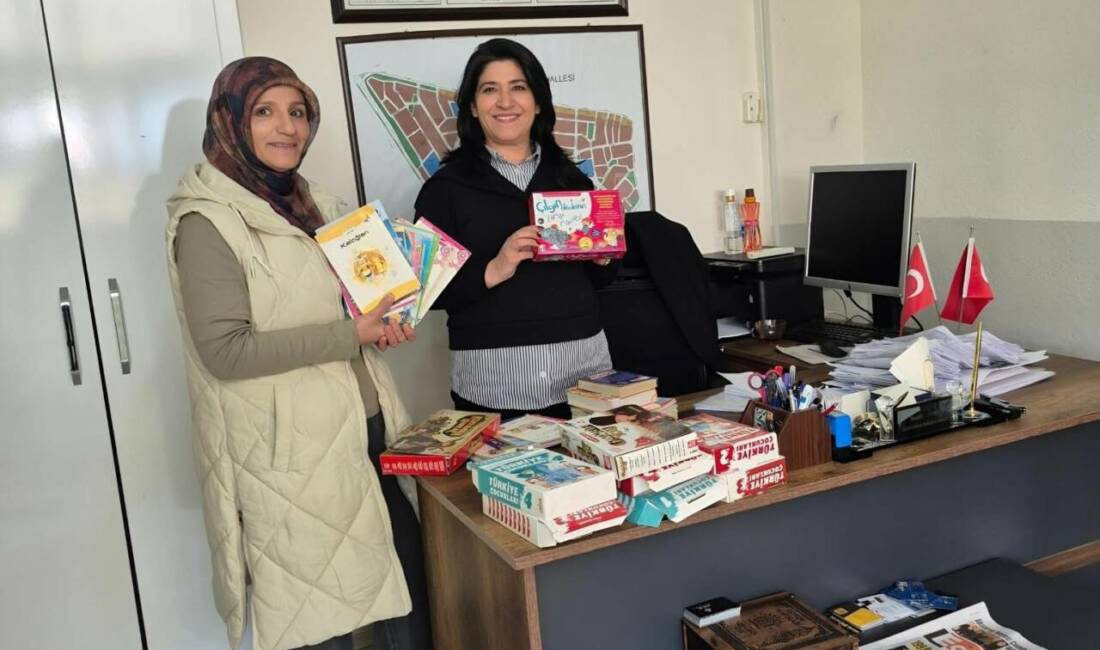 Mahalle sakinleri, muhtarlığa getirilen kitapları ödünç alıp okuyabilecek, okuma kültürü