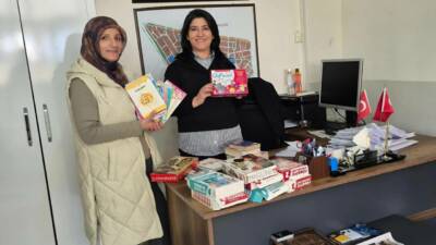 Mahalle sakinleri, muhtarlığa getirilen kitapları ödünç alıp okuyabilecek, okuma kültürü