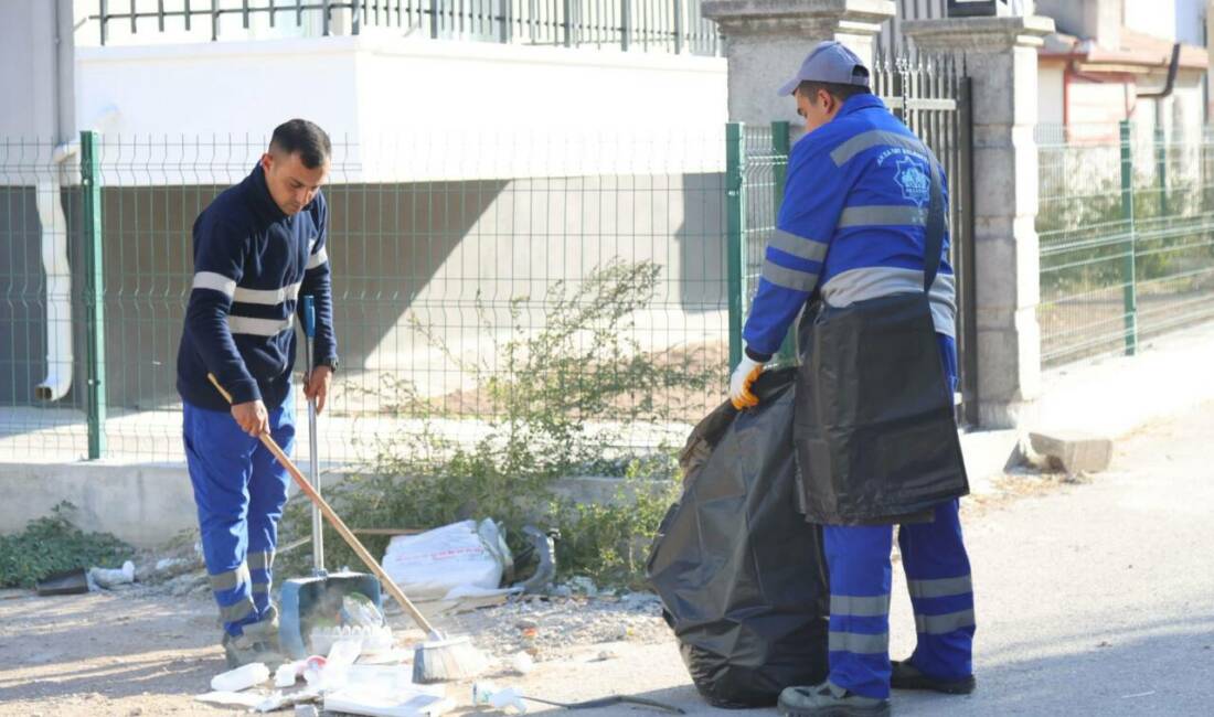 Aksaray Belediyesi ekipleri, şehir genelinde başlattığı temizlik çalışmaları kapsamında Küçük