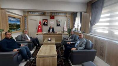 Koop-İş Sendikası Konya Şube Başkanı Ramazan Yiğit, yönetim kurulu üyeleriyle