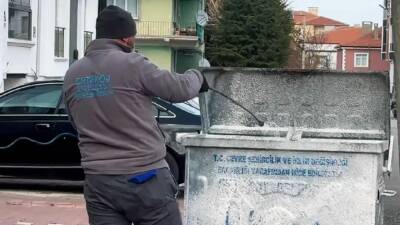 Ortaköy Belediyesi ilçe genelinde çöp konteynerlerini tek tek yıkayıp dezenfekte
