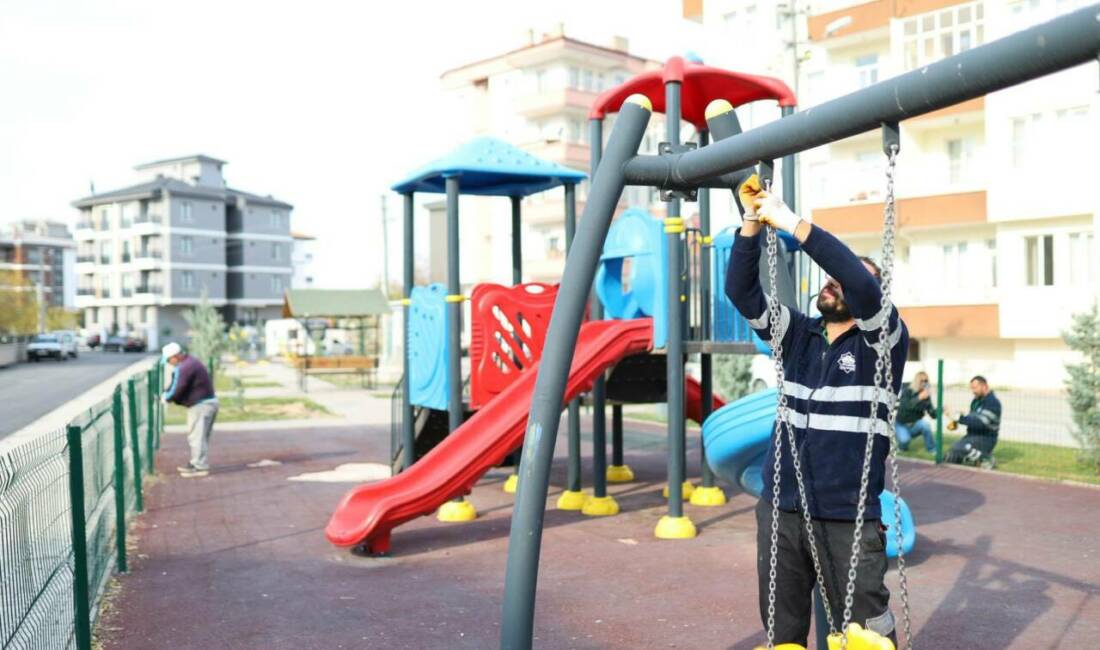 Aksaray Belediyesi, şehir genelindeki parkların bakım ve onarım çalışmalarını sürdürüyor.