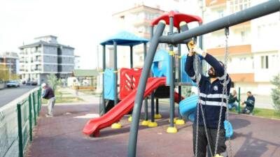 Aksaray Belediyesi, şehir genelindeki parkların bakım ve onarım çalışmalarını sürdürüyor.