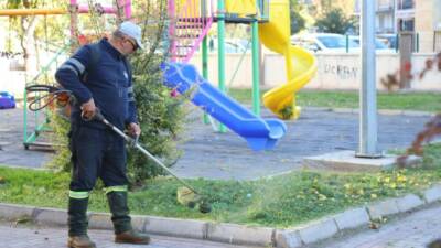 Aksaray Belediyesi, kent genelinde yürüttüğü çevre düzenleme ve bakım çalışmaları