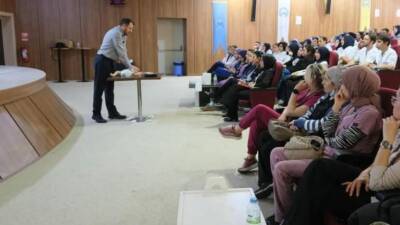 Aksaray Eğitim ve Araştırma Hastanesi’nde düzenlenen pediatrik yaşam desteği eğitiminde,