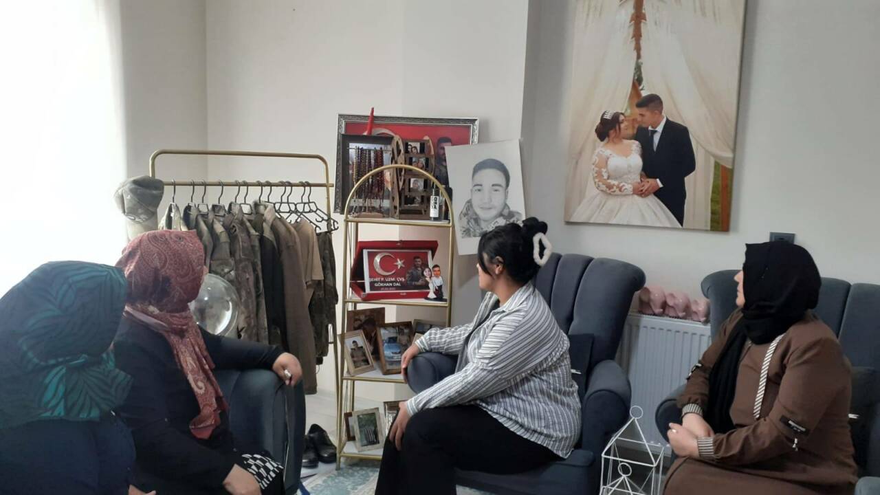 AK Parti Aksaray Kadın Kolları Teşkilat Başkanı Sevinç Kasal, Halkla
