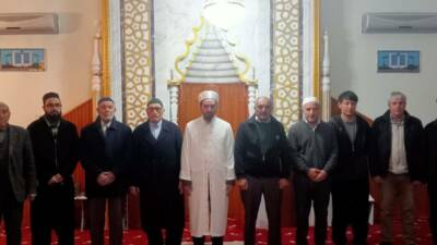 Sultanhanı’nda sabahın erken saatlerinde Mazlumoğlu Camii’nde düzenlenen sabah namazı buluşması,